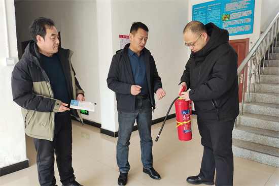 1741572391844647.jpg 使用滅火器.jpg